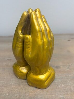Vintage ENESCO Praying
Prayer Hands Salt And Pepper
Shaker Set Japan Gold